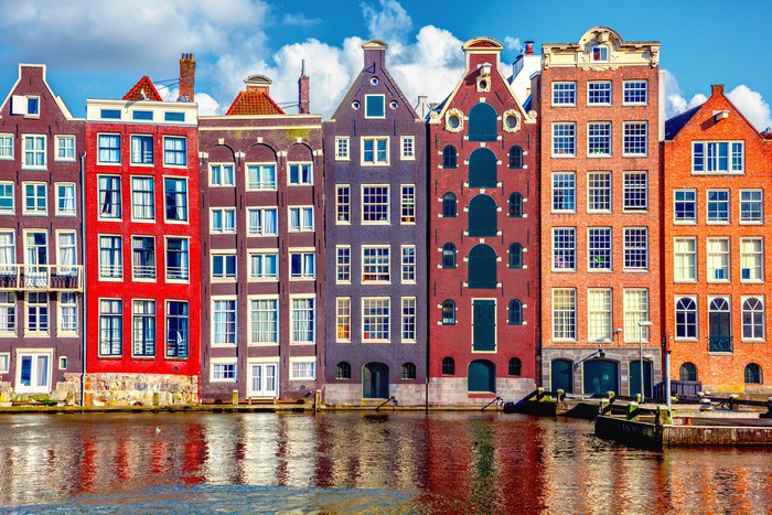 Dancing houses