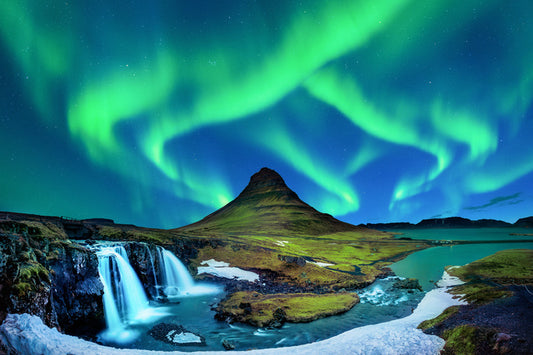 Borealis above Kirkjufell