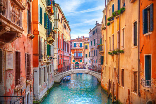 Colours of the canal
