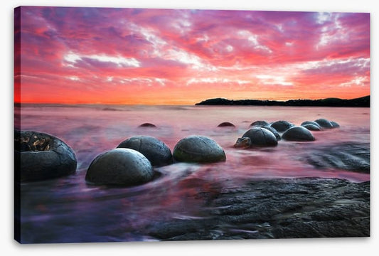 Moeraki boulders at dusk