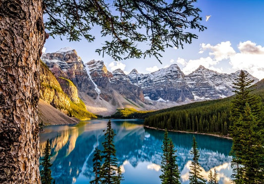 Moraine Lake mountains