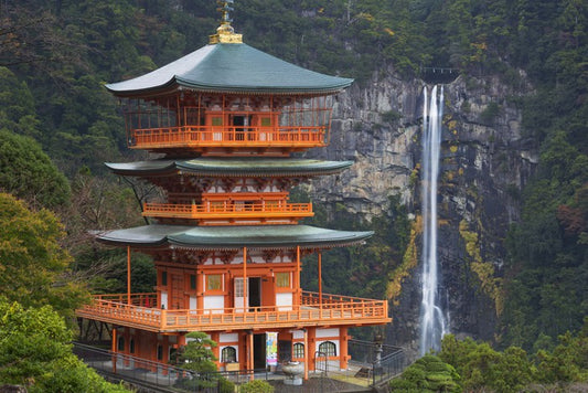 Nachi Falls pagoda