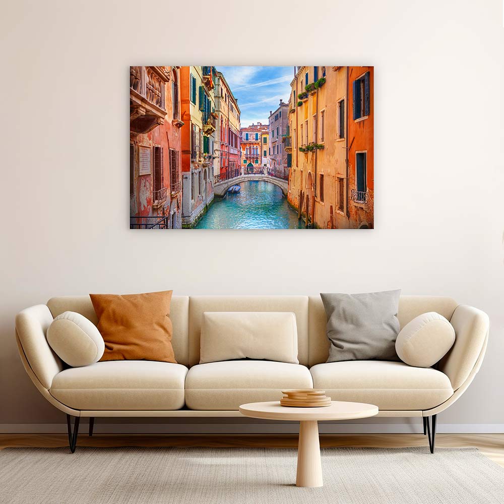 Colours of the canal