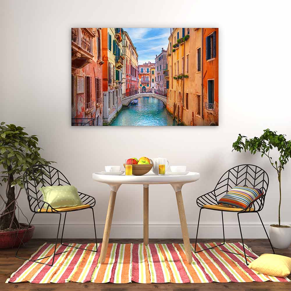 Colours of the canal