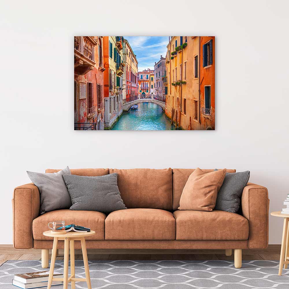 Colours of the canal
